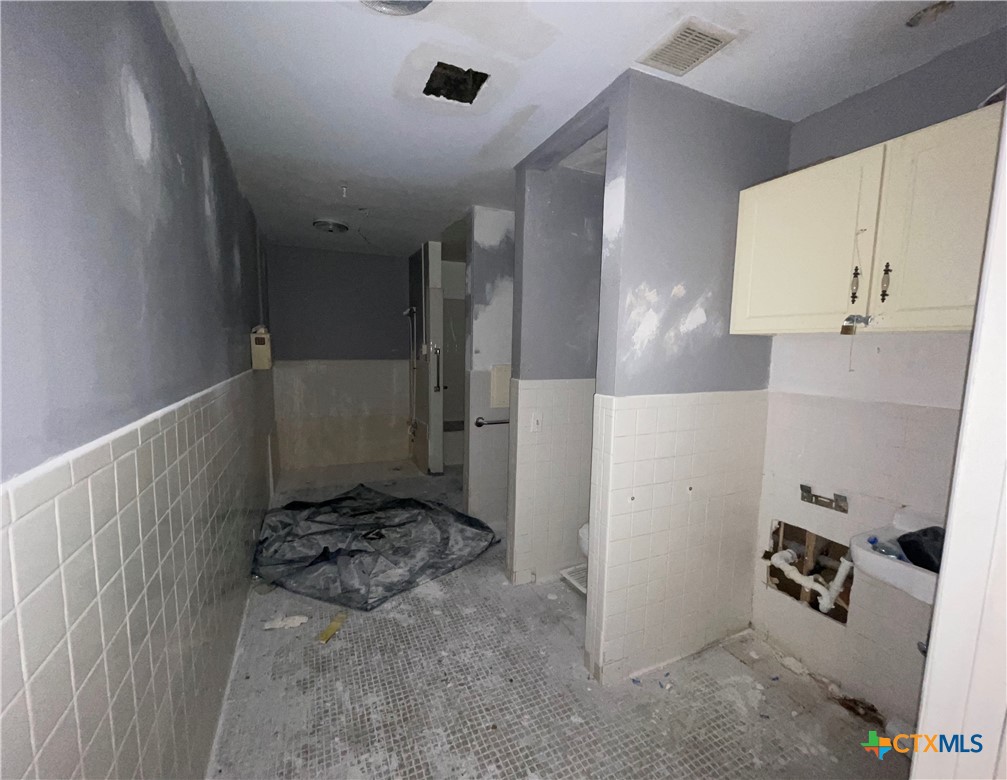 1405 W Storey Property Photo 18