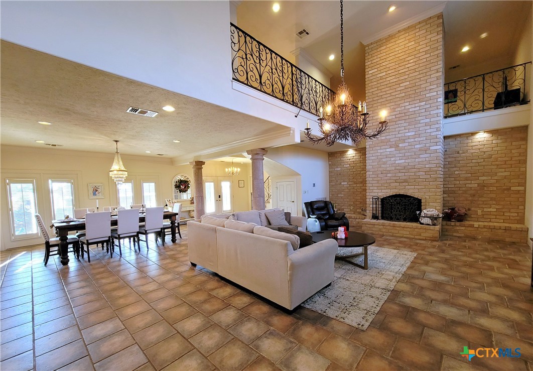 6001 Country Club Drive A Property Photo 7
