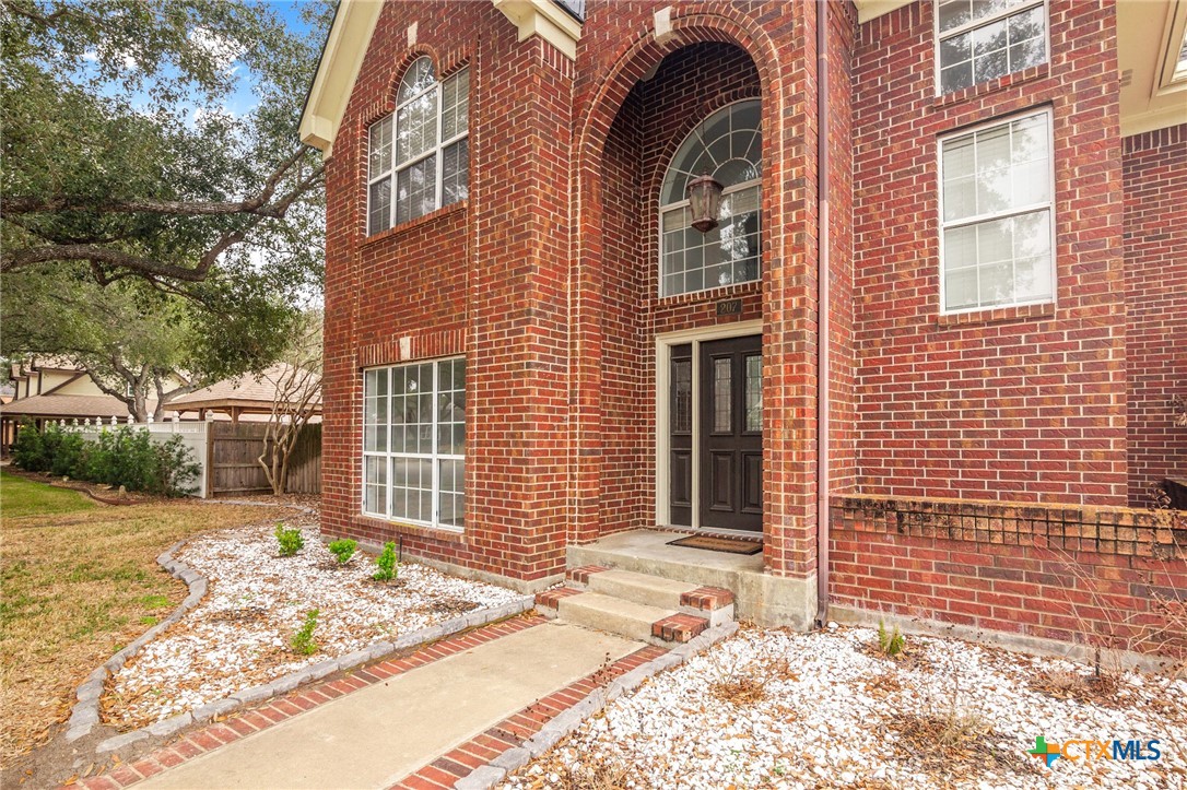 207 Champions Row Property Photo 3
