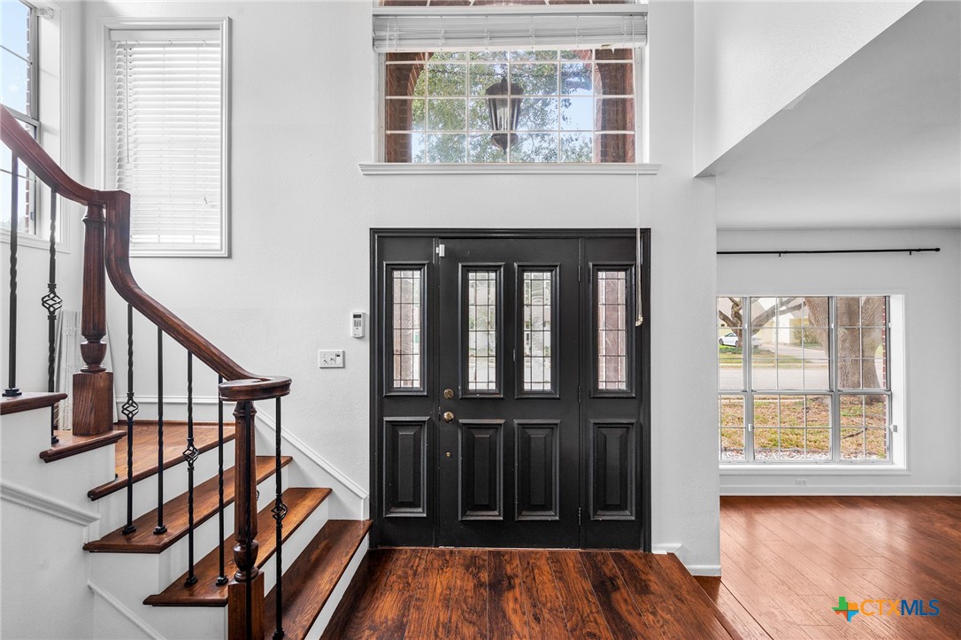 207 Champions Row Property Photo 4