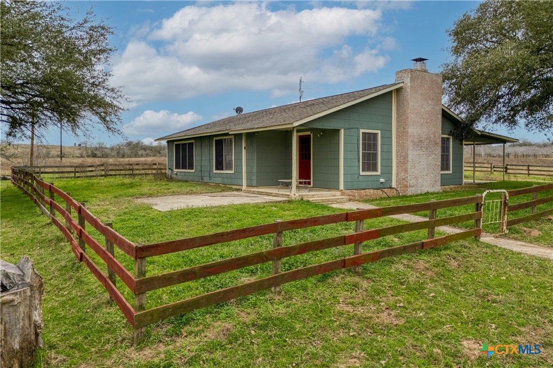 103 Robin Lane Property Photo 3