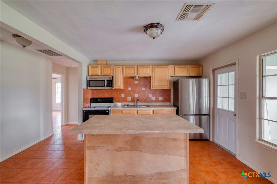 103 Robin Lane Property Photo 15