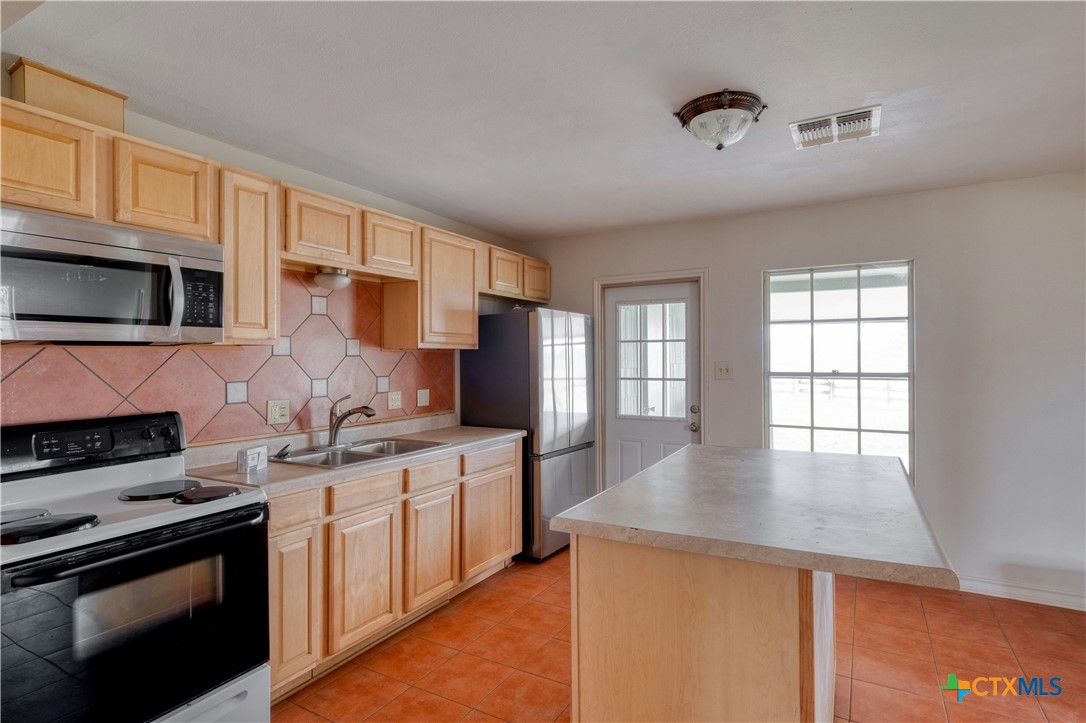 103 Robin Lane Property Photo 16