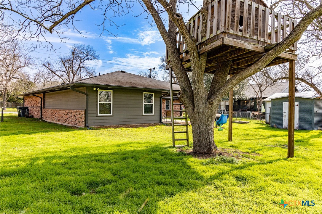 912 N Avenue G Property Photo 24