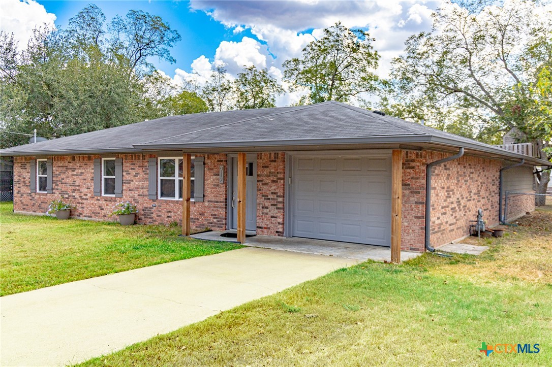 912 N Avenue G Property Photo 26