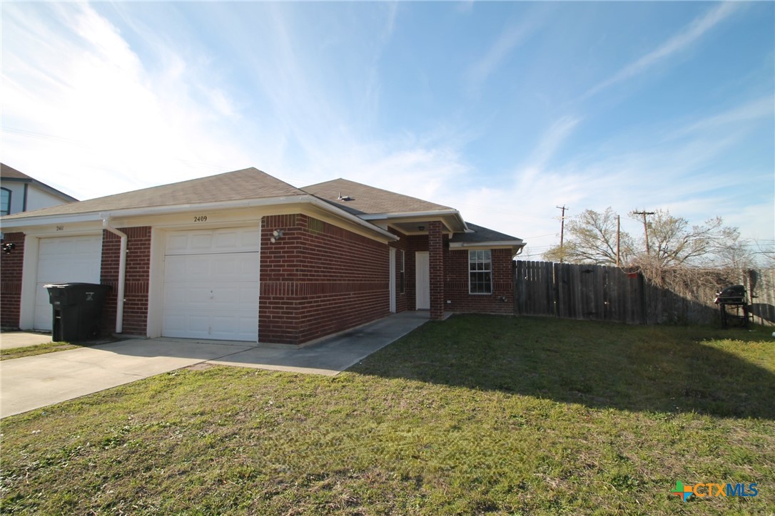 2409 Royal Crest Circle