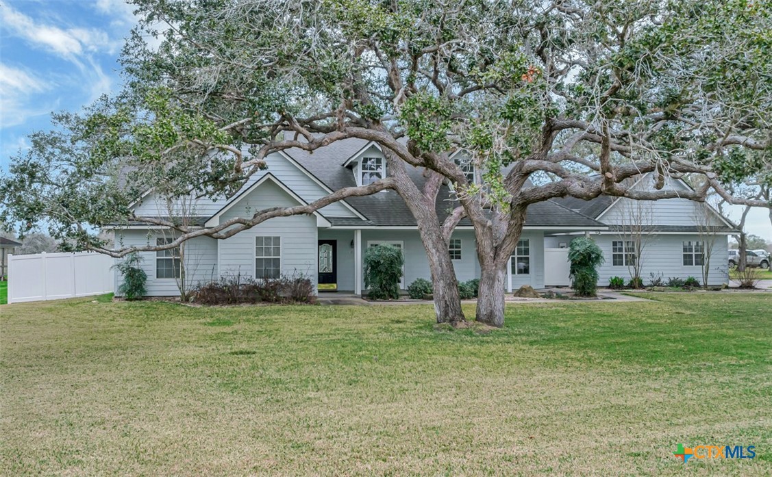 185 Lakeshore Drive Property Photo 1