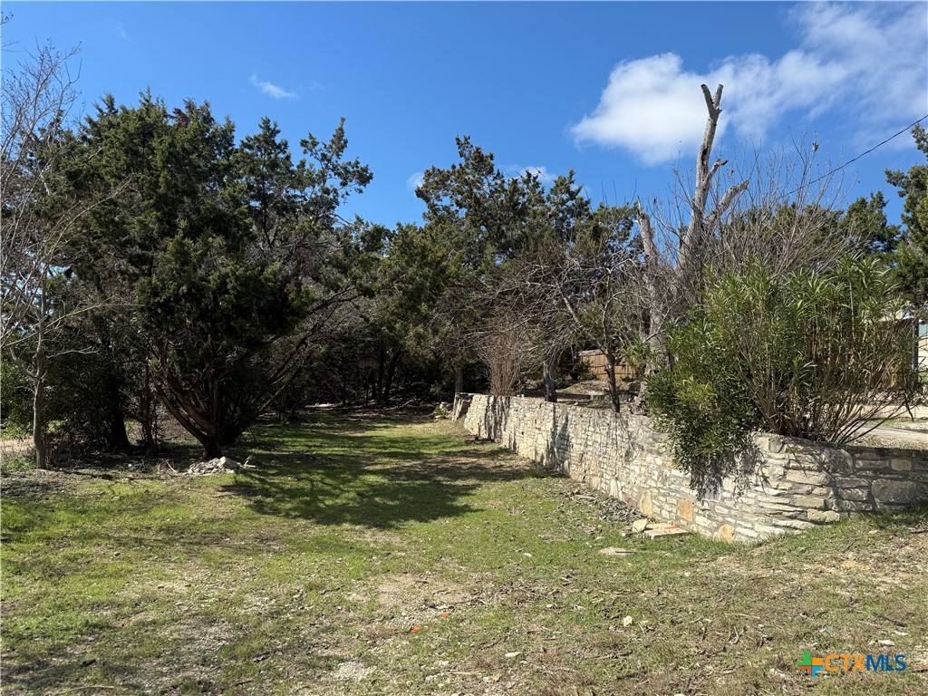1800 Live Oak Drive Property Photo 2