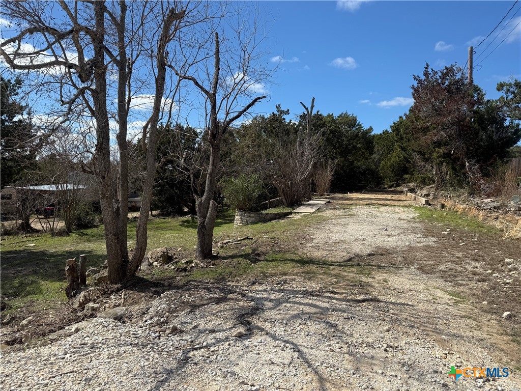 1800 Live Oak Drive Property Photo 3