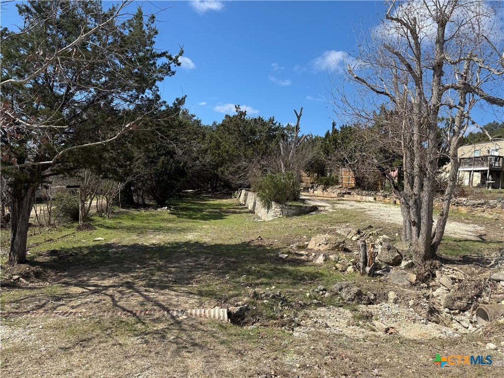 1800 Live Oak Drive Property Photo 4