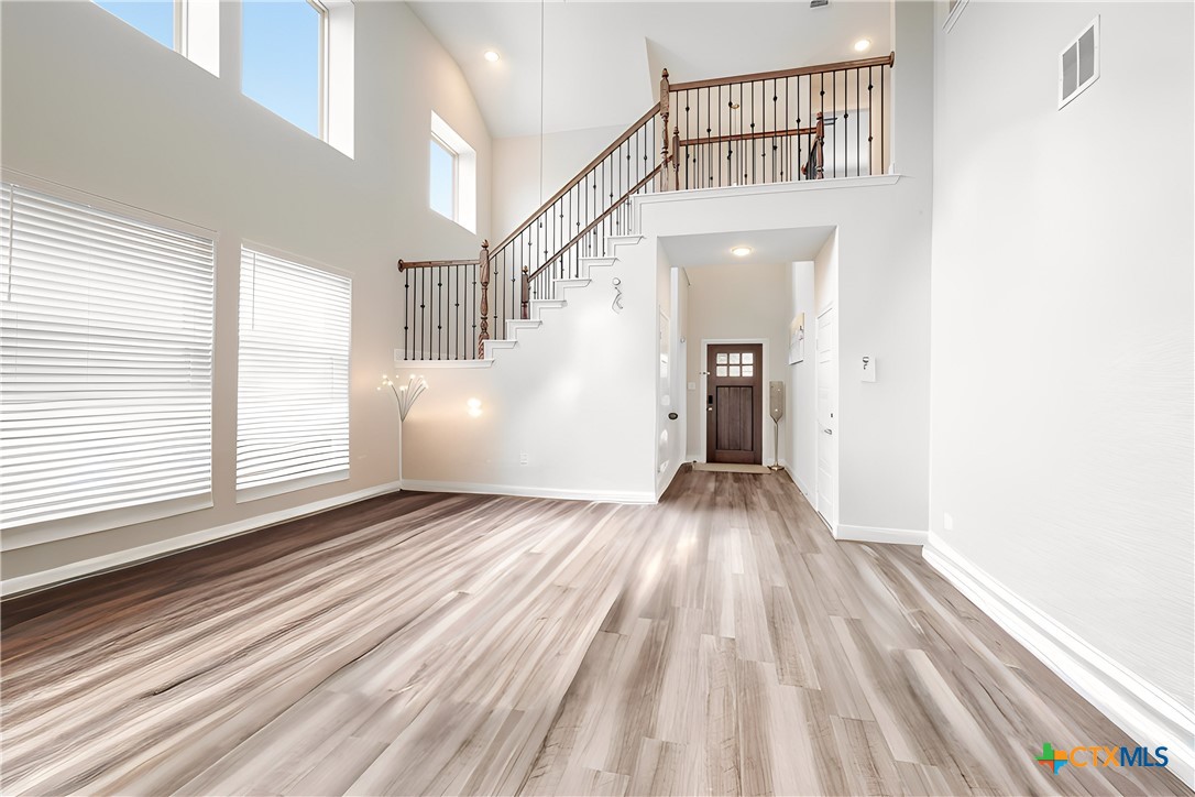 12154 Casparis Property Photo 4