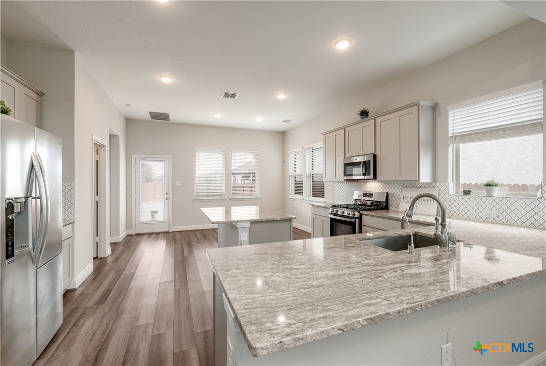 12154 Casparis Property Photo 5