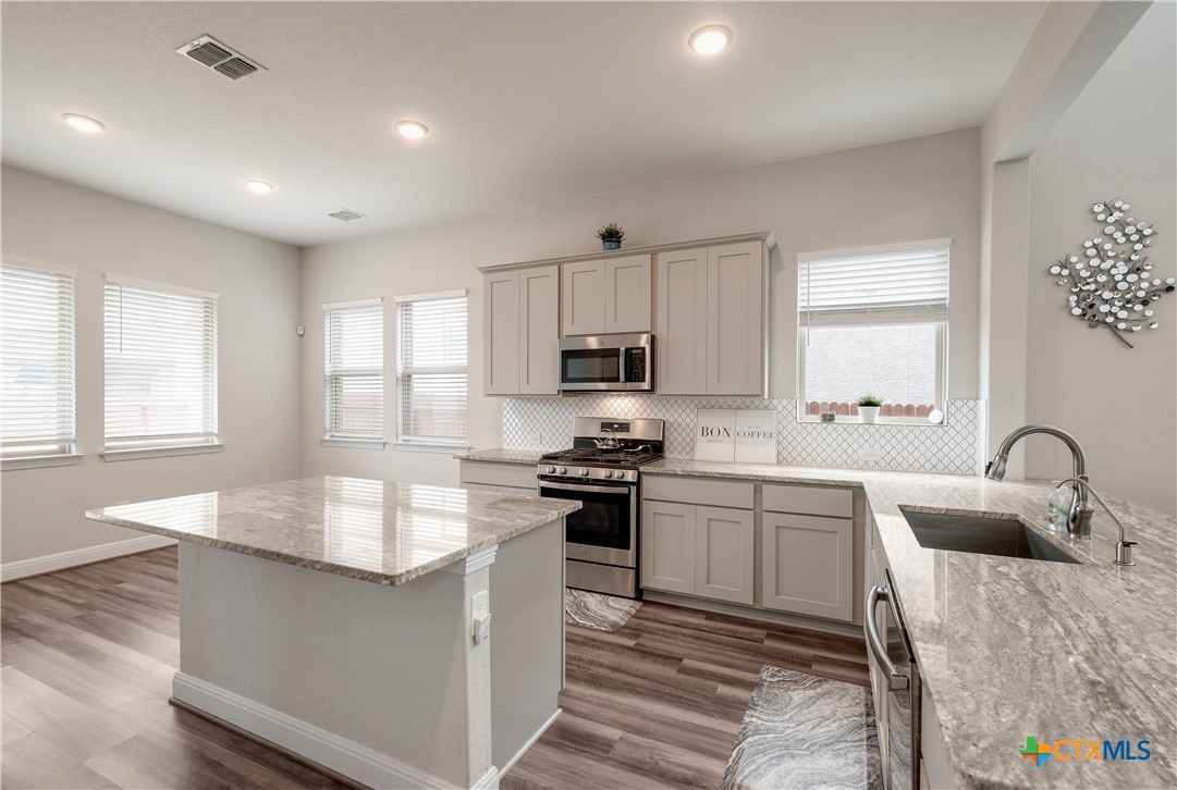 12154 Casparis Property Photo 7