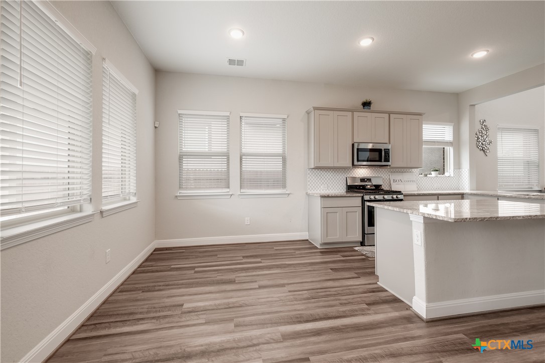 12154 Casparis Property Photo 8