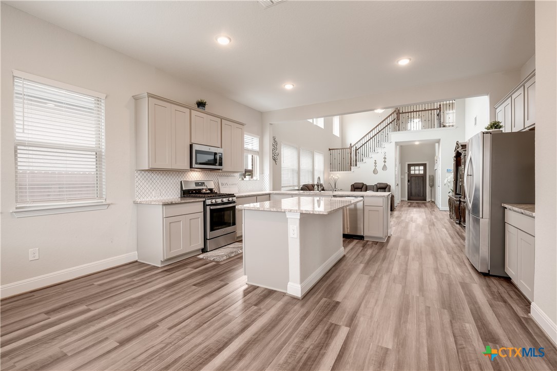 12154 Casparis Property Photo 9