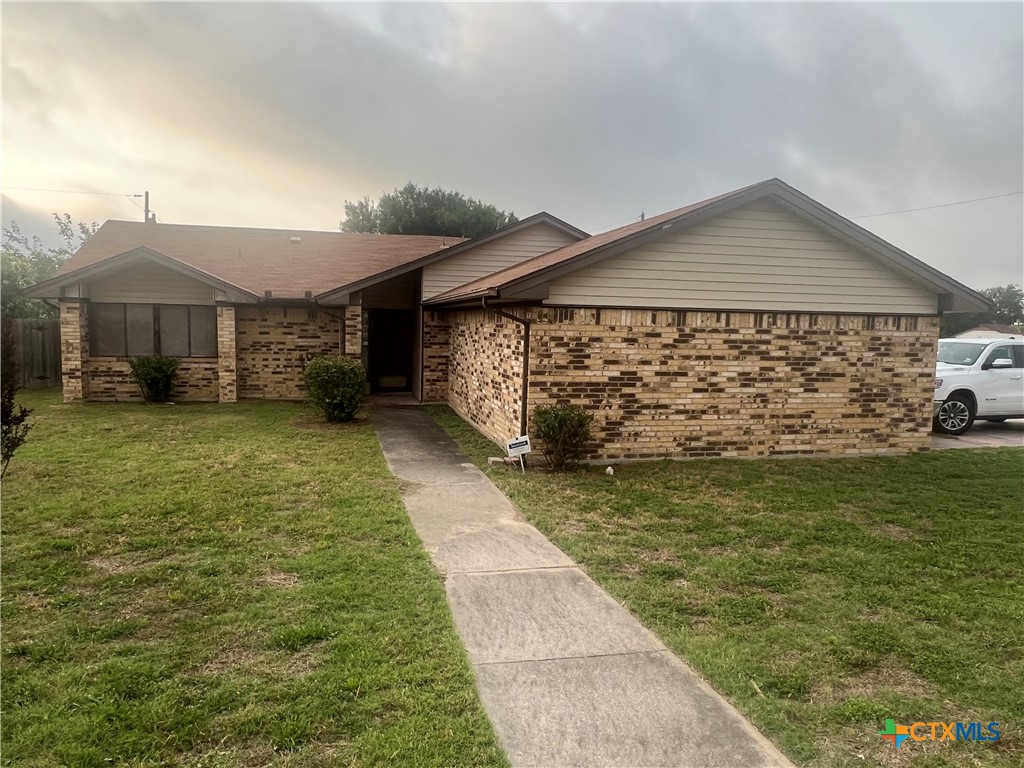 2402 Lago Trail Property Photo 1