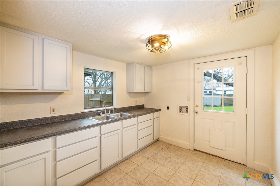 623 Hopkins Street Property Photo 4