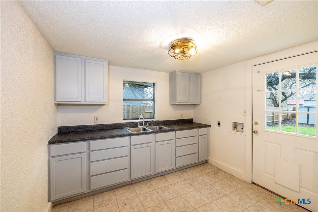 623 Hopkins Street Property Photo 5