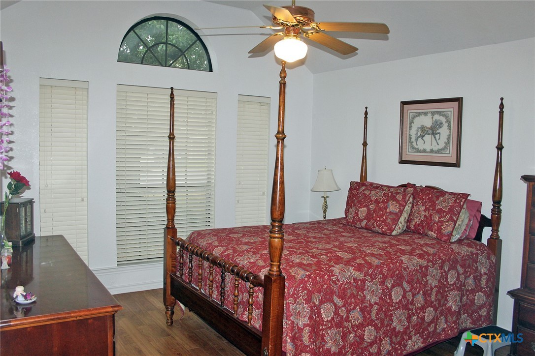 903 San Jacinto Street Property Photo 4