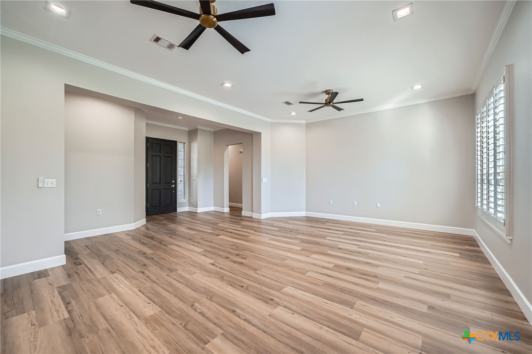 102 Blue Sky Court Property Photo 5
