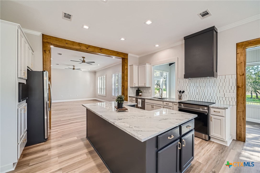 102 Blue Sky Court Property Photo 10