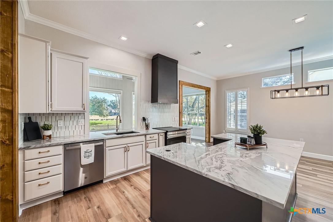 102 Blue Sky Court Property Photo 11