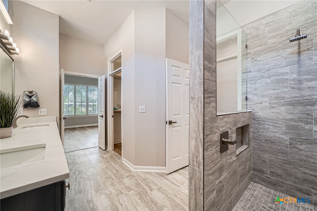 102 Blue Sky Court Property Photo 17
