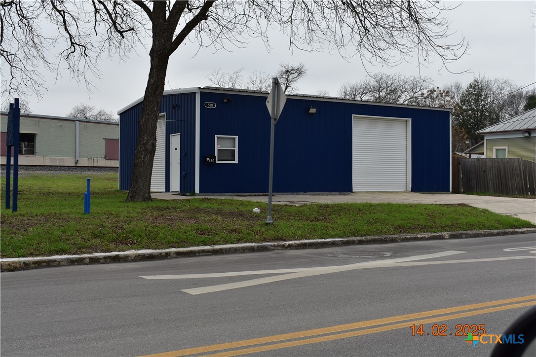 680 S Castell Avenue Property Photo