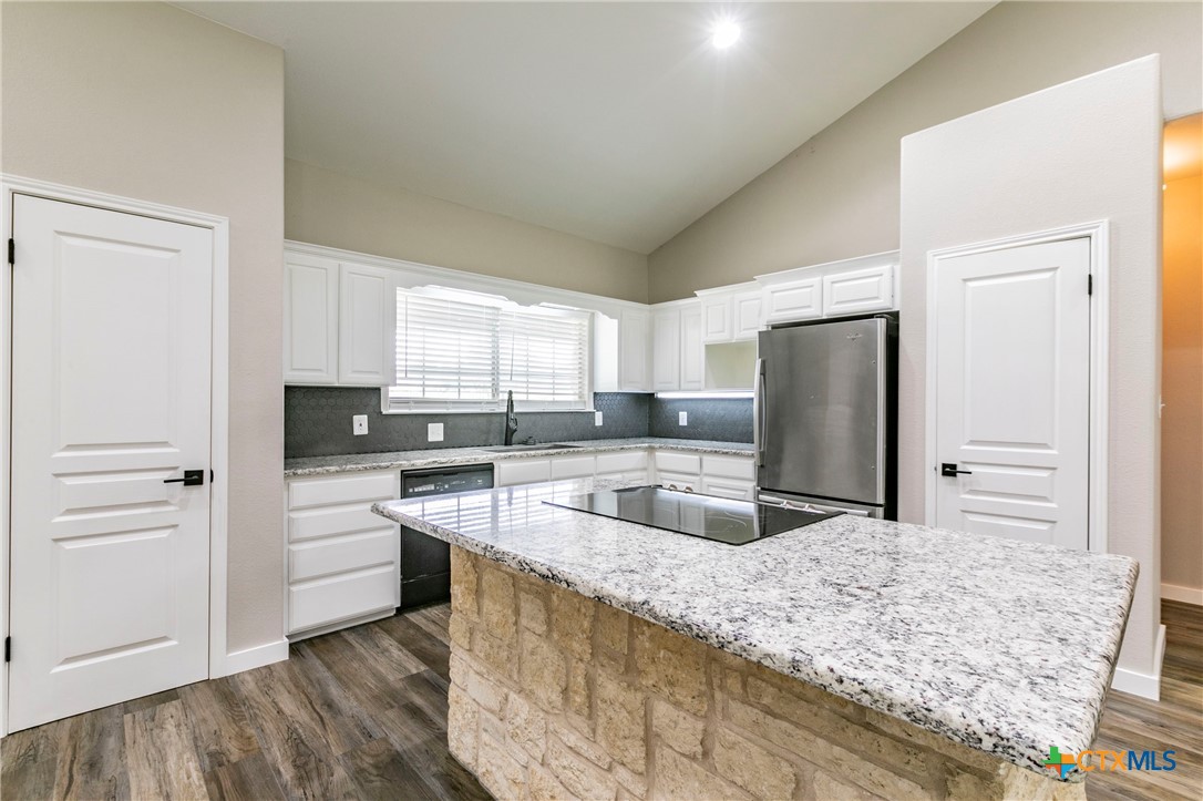 14380 Spotted Horse Lane Property Photo 8
