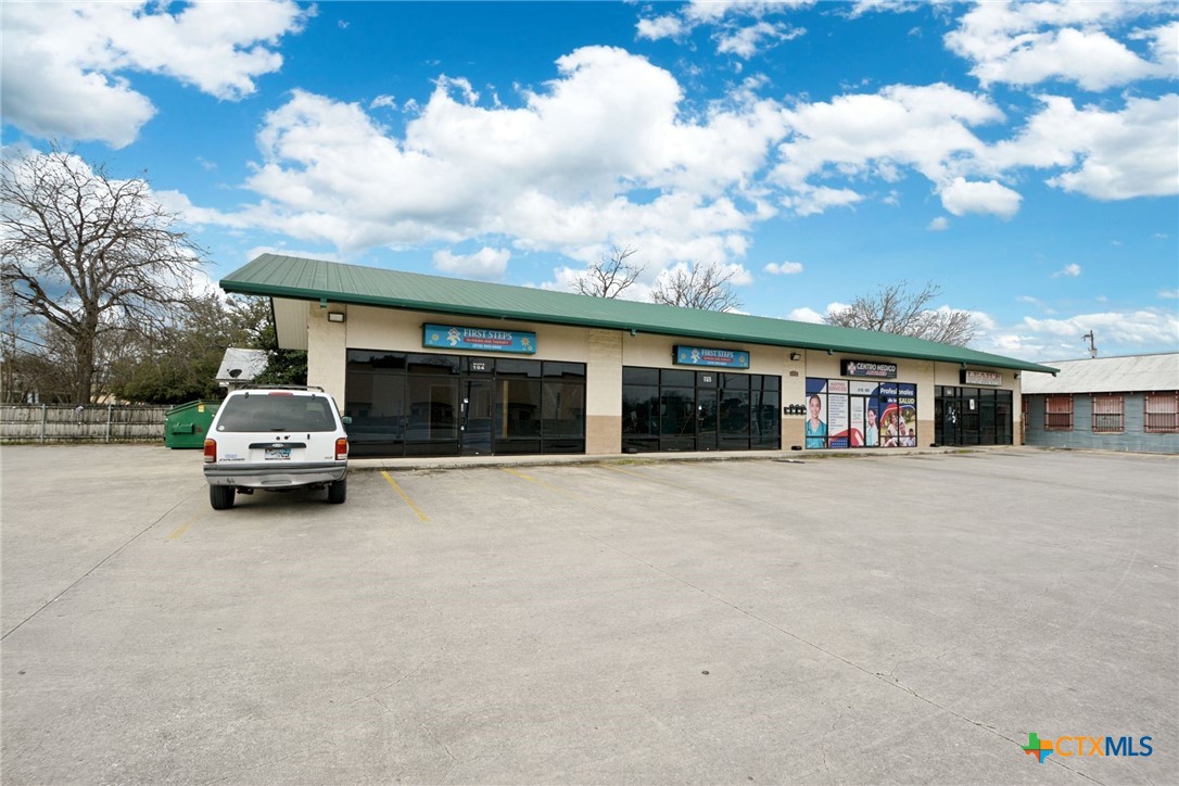 105 S Seguin Road 103 & 104 Property Photo