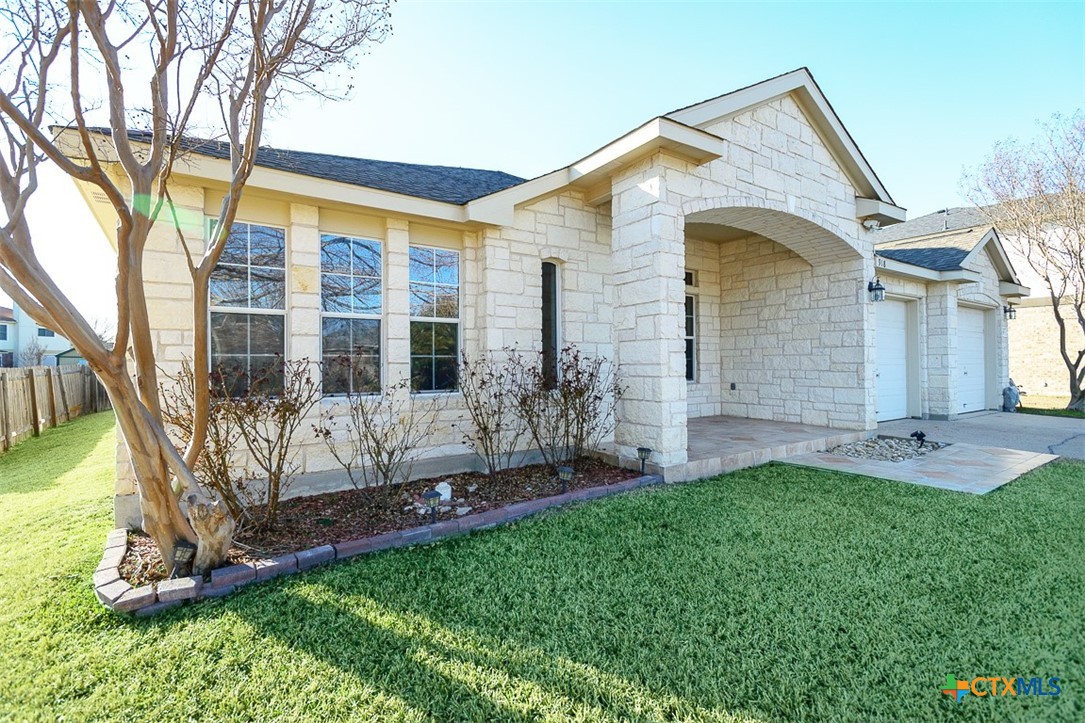 918 Mustang Trail Property Photo 1