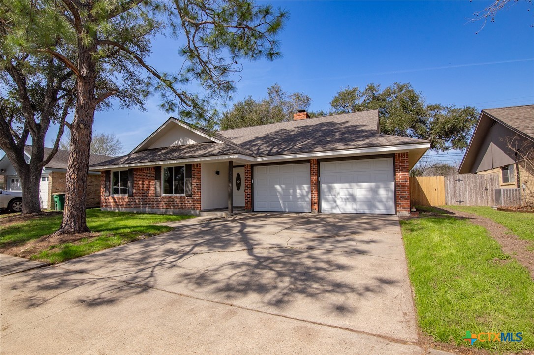 111 Savannah Drive Property Photo 1