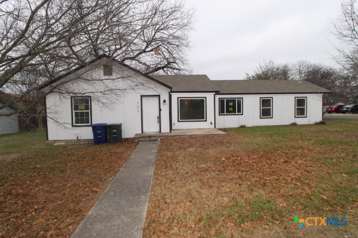 702 S Main Street Property Photo 1