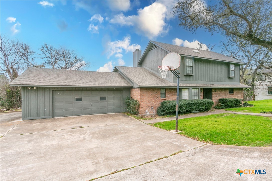 2601 River Oaks Drive Property Photo