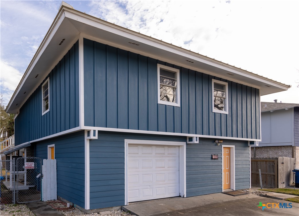 1131 Whispering Sands Street Property Photo