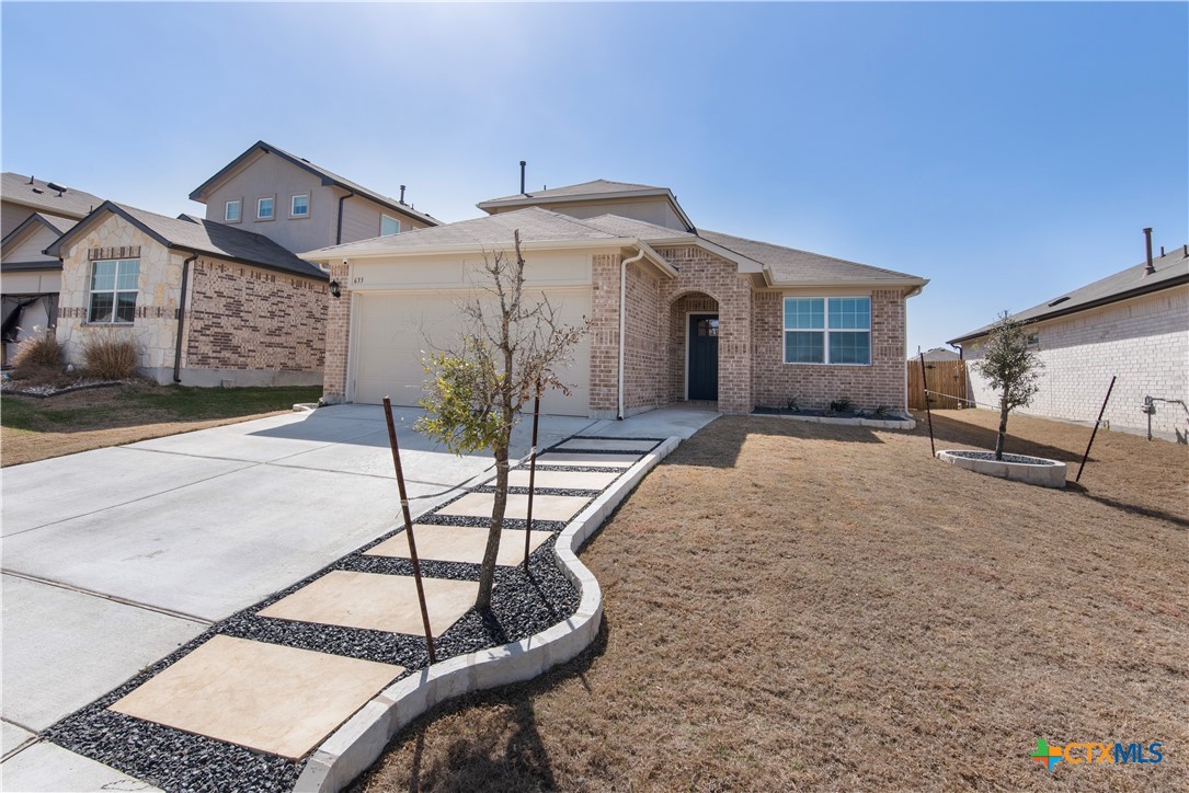 633 Golden Grove Parkway Property Photo 2