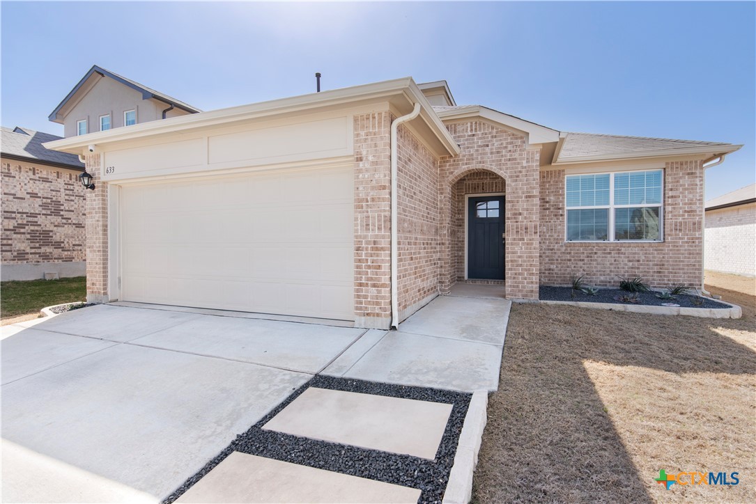 633 Golden Grove Parkway Property Photo 3