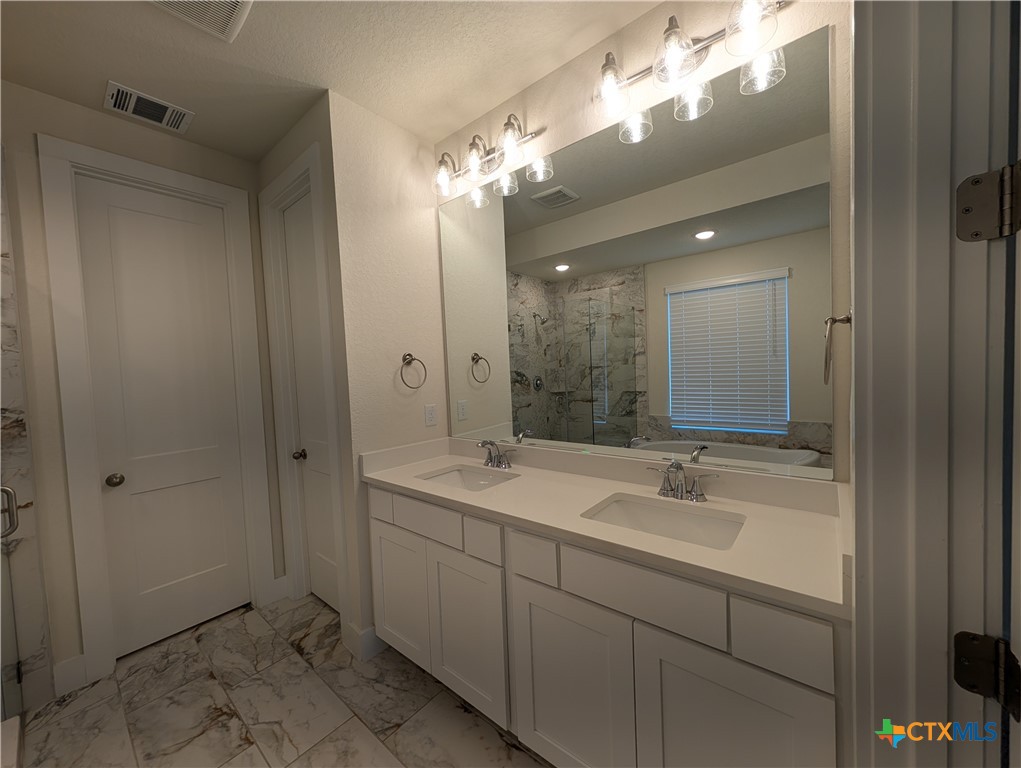 1052 Easy Gruene Property Photo 21