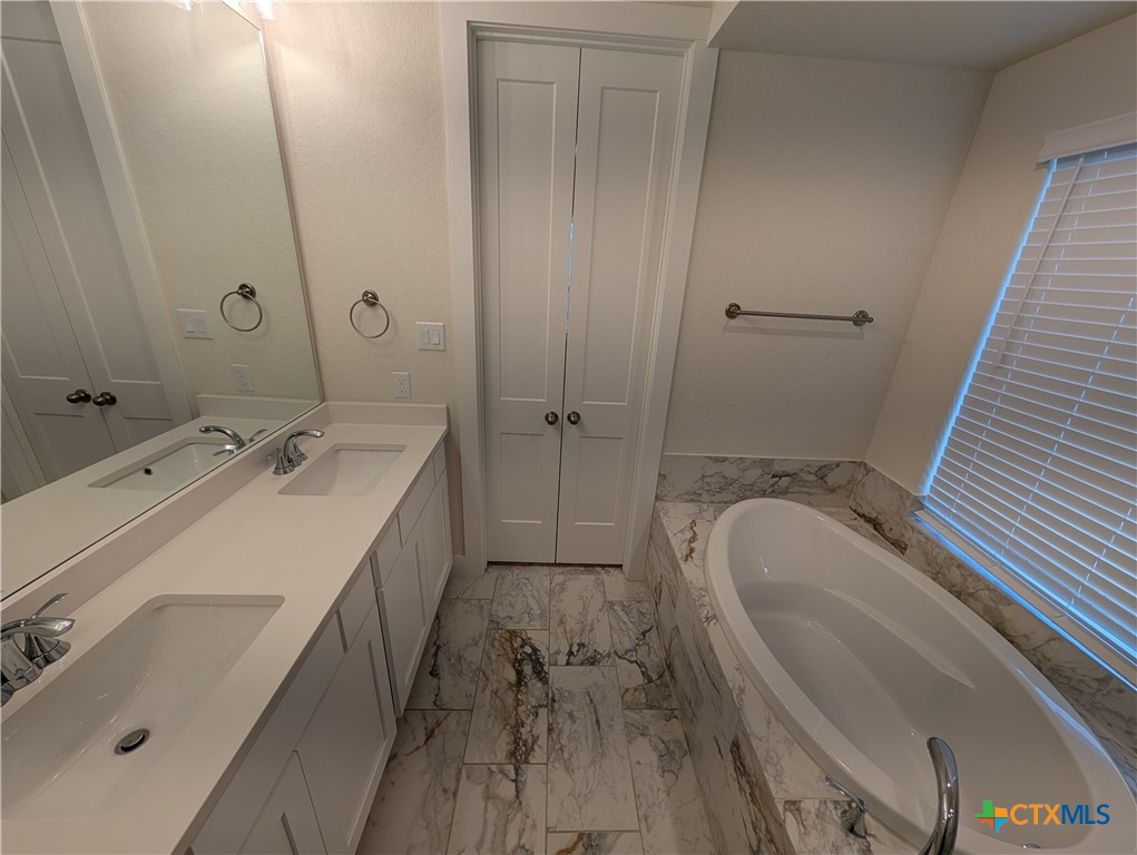 1052 Easy Gruene Property Photo 23