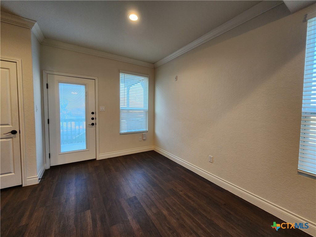 314 Untermaier Street Property Photo 8
