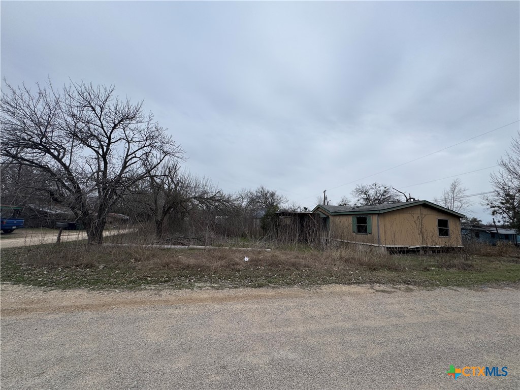 305 & 307 S Sheryl Street Property Photo 2