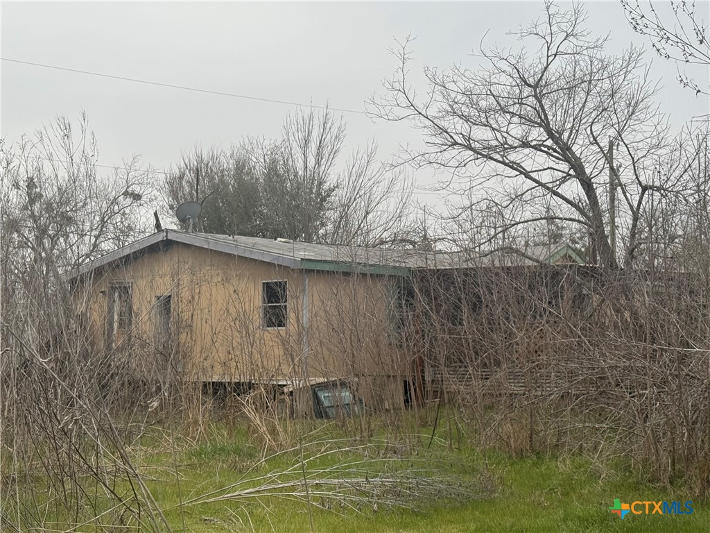 305 & 307 S Sheryl Street Property Photo 7