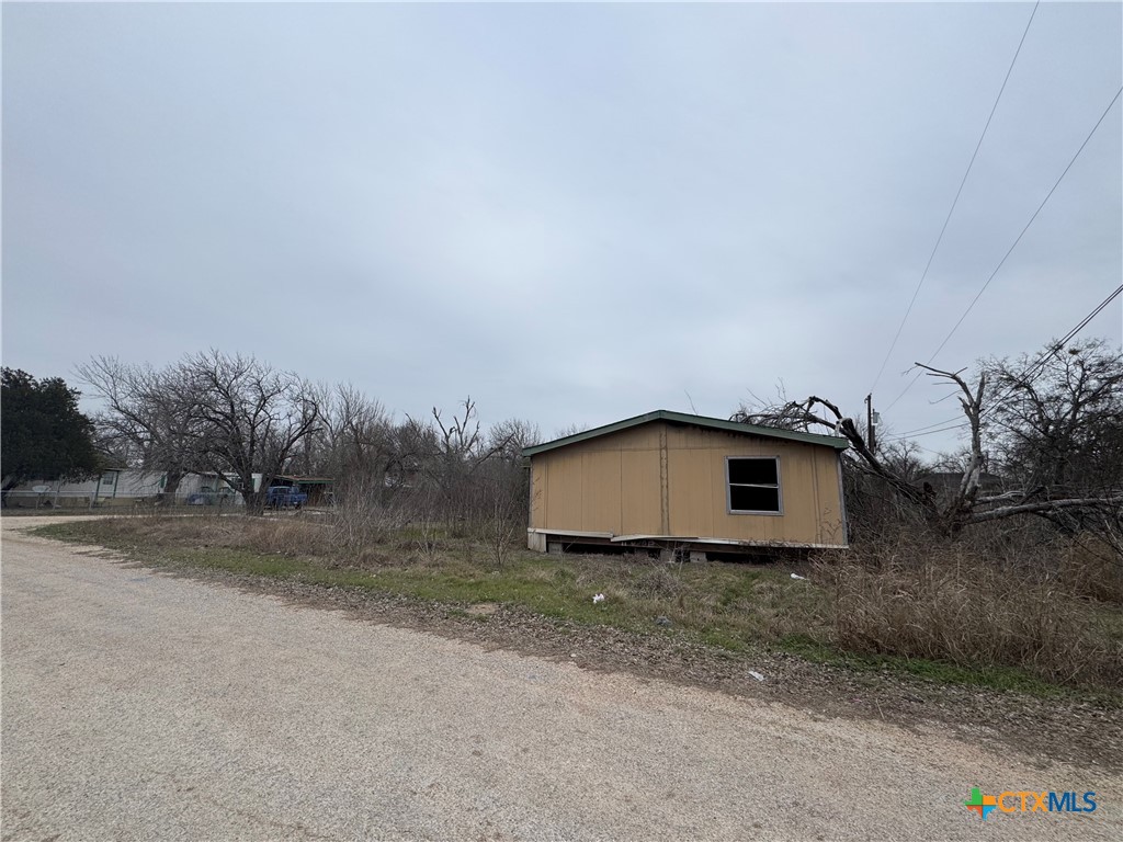 305 & 307 S Sheryl Street Property Photo 8