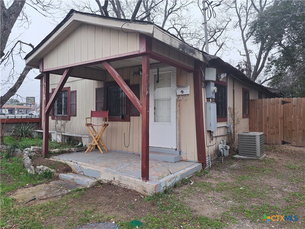 792 S Seguin Avenue Property Photo