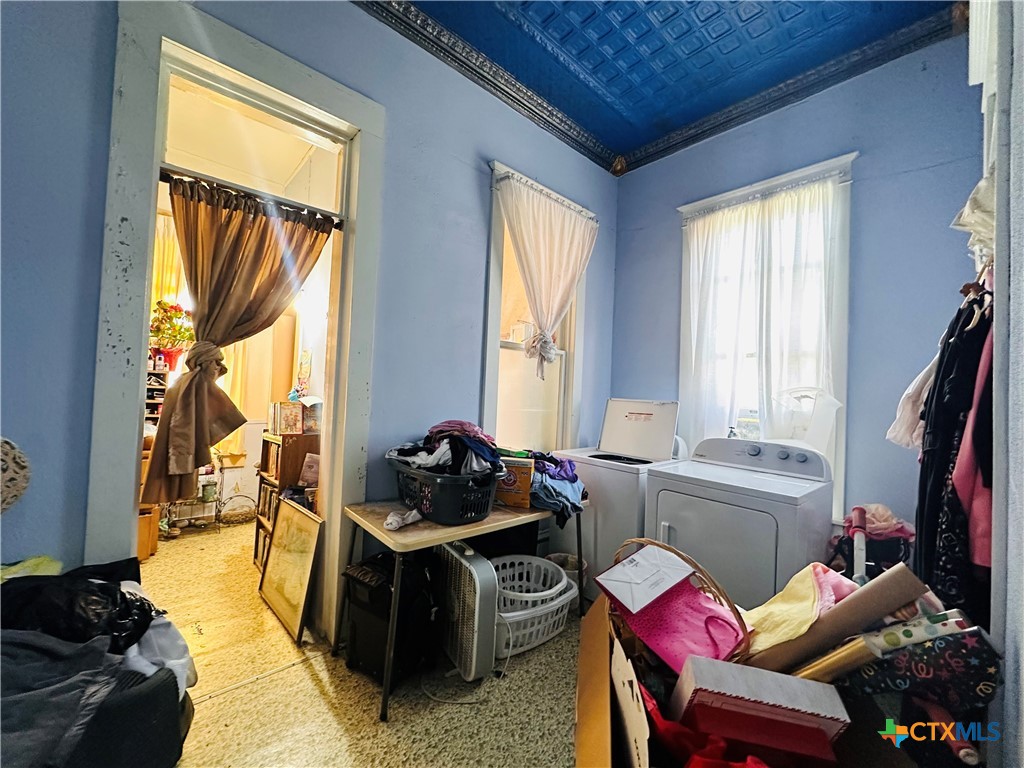 1002 Hopkins Street Property Photo 4