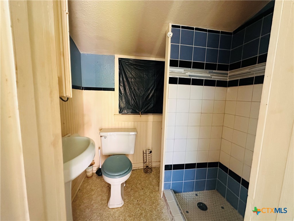 1002 Hopkins Street Property Photo 25