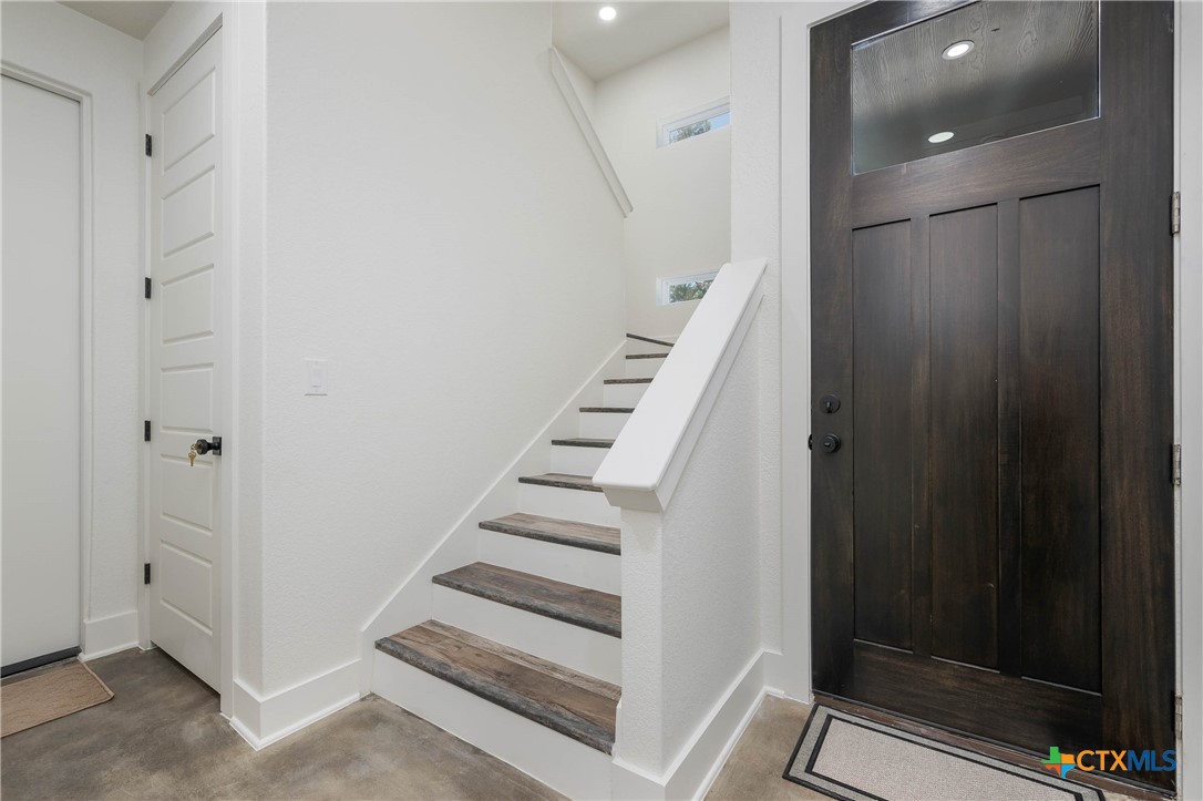 1156 Timberlane Drive Property Photo 8
