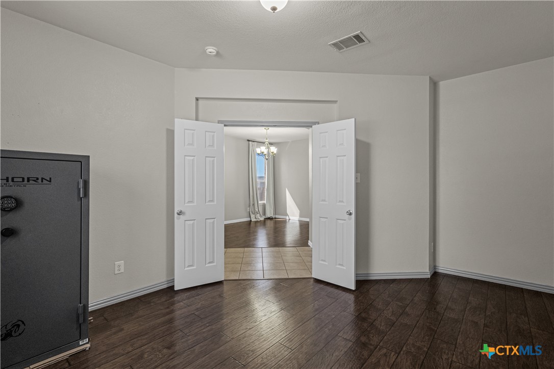 6205 Bridgewood Drive Property Photo 8
