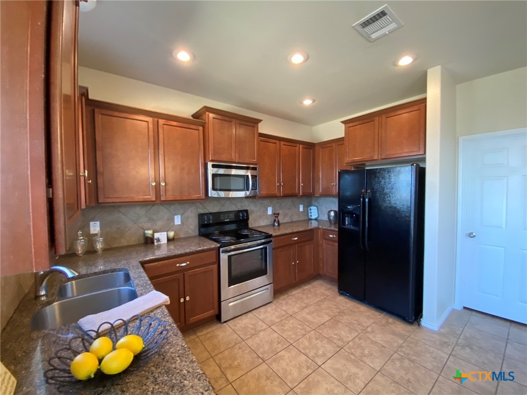 9602 Rogano Court Property Photo 9