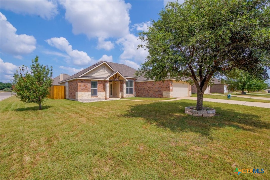 1220 Neuberry Cliffe Property Photo 1